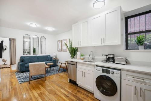 109-1 Huge 3BR Best Value Amazing NYC Apt, New York (photo 3)
