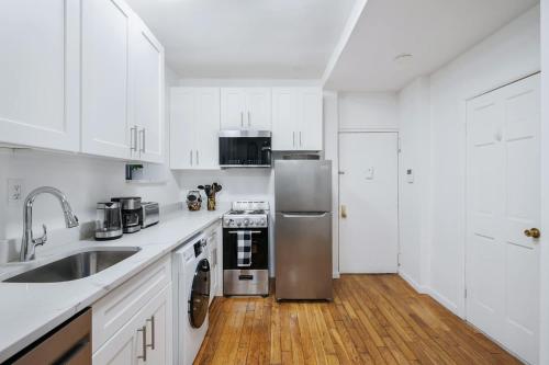 109-1 Huge 3BR Best Value Amazing NYC Apt, New York (photo 7)