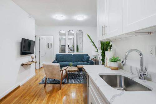 109-1 Huge 3BR Best Value Amazing NYC Apt, New York (photo 8)