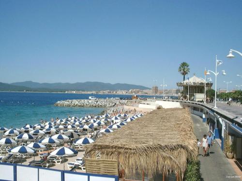 Surrounding environment, Villa in Frejus with Pool near Beach in Cais