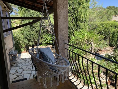 Balcony/terrace, Villa in Frejus with Pool near Beach in Cais