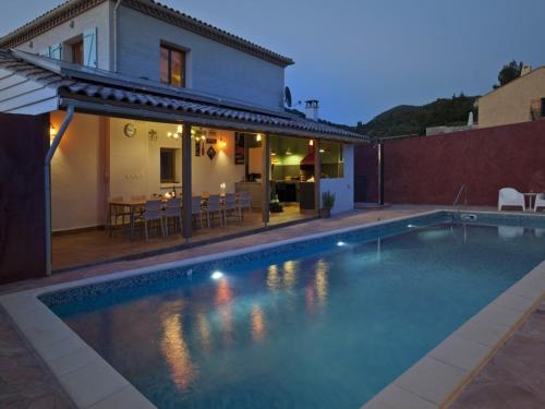 Villa in Roquebrun with Heated Pool & Terrace gîte à louer Domaine le Colombier 