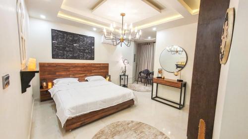 Italian Nest 1BHK with Free Netflix & Scenic Balcony in บาห์เรีย อินเทลเลคชวล วิลเลจ