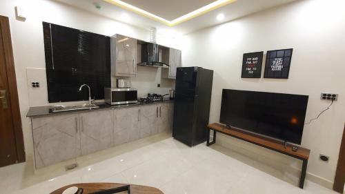 Italian Nest 1BHK with Free Netflix & Scenic Balcony in บาห์เรีย อินเทลเลคชวล วิลเลจ