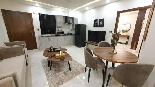 Italian Nest 1BHK with Free Netflix & Scenic Balcony in บาห์เรีย อินเทลเลคชวล วิลเลจ