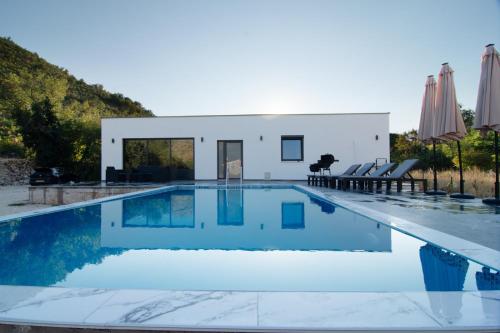 Vaade, Villa Leona in Humac