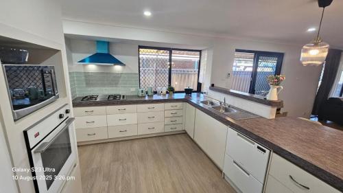 Spacious Home Located Near Airport & City in Maddington