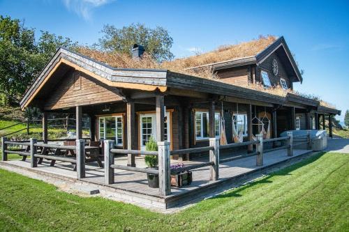 Snerting Ranch Hotel - Comfty and modern Log House in Inderoy