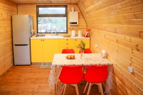 廚房, SUN & MOON Cottage Dreamy cabin next to forest in 奧尼