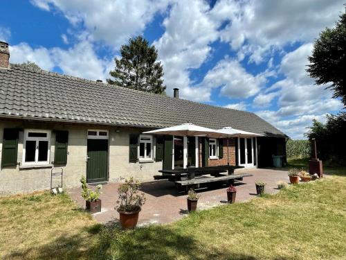 Farmhouse in Stramproy near Forest