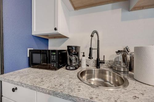 Modern Getaway in McKinley & Brady District near พิพิธภัณฑ์ศิลปะการตกแต่ง วิลล่าเทอร์เรซ