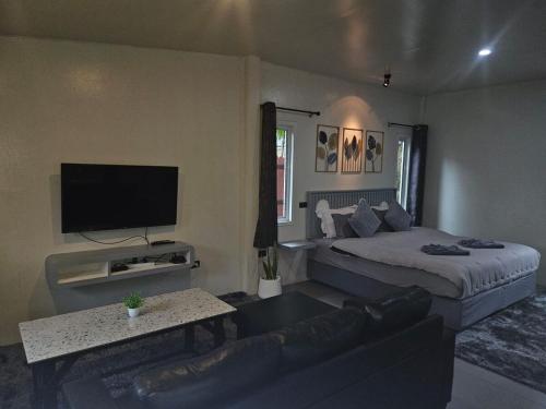 Tropical Hideaway Close to the Beach – khách sạn tại Surin