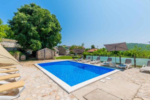 Villa Heritage Harmony with private pool in Podbablje