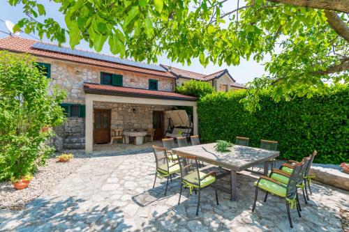 Villa Heritage Harmony with private pool in Podbablje
