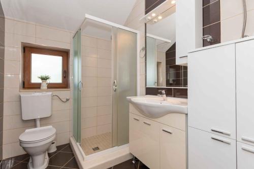 Villa Heritage Harmony with private pool in Podbablje