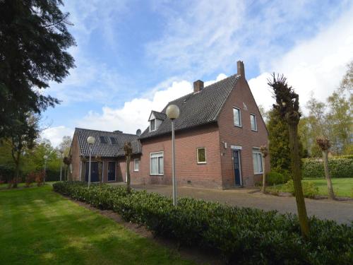  Charming Mansion with Bikes, Unterkunft in Valkenswaard