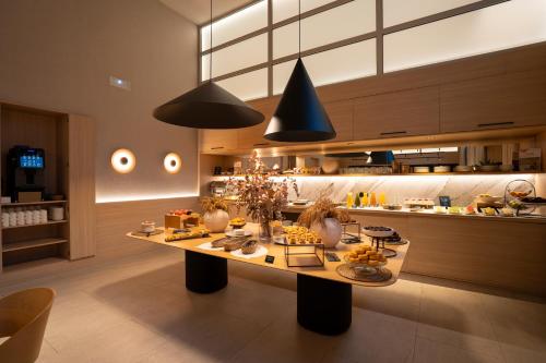 Toit ja joogid, Hotel Zenit Bilbao near Museo Maritimo Ria De Bilbao