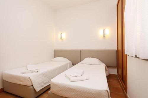 B39 - Marina Hill Apartment - image 4
