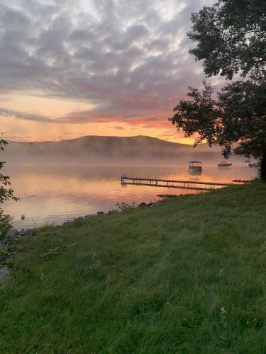 A Peaceful Waterfront Escape - La Perle du Lac