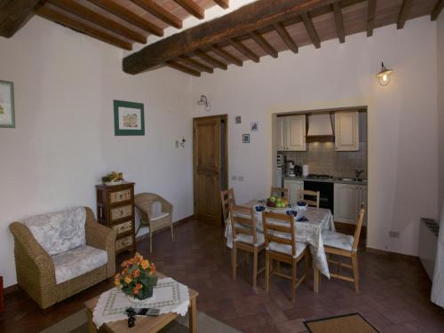  Tuscan Hilltop Farm Stay in Castelnuovo Berardenga