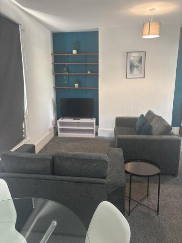 Spring Crescent Apartments - Spacious 1 Bed with Parking, Sleeps 4 in Portswood