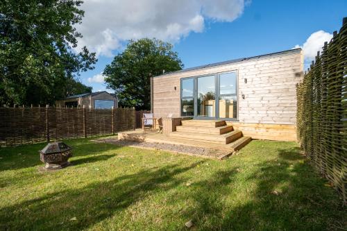 Beautiful cabins in Herefordshire countryside in Bishopstone