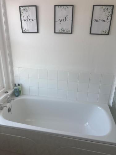 Spring Crescent Apartments - Spacious 1 Bed with Parking, Sleeps 4 in Portswood