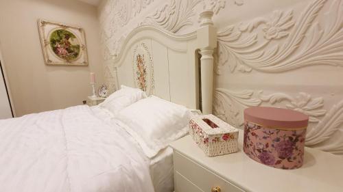 The Royal Residence 2BHK with Free Netflix - image 13