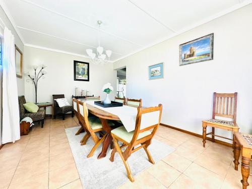 Instalaciones, J-Bay Breakaway in Jeffreys Bay