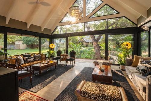 Bar/Lounge, Kings Camp Private Game Reserve in Kruger National Park