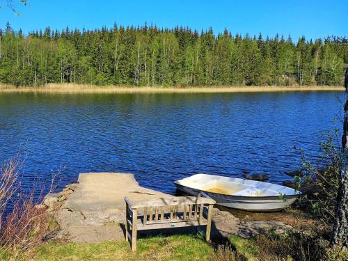 Aussicht, Idyllic Lakeside Retreat in Munkedal-By Traum in Trollhattan