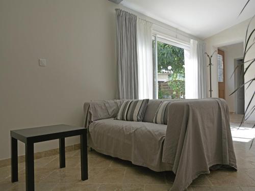 Farmhouse in Carpentras with Pool in Les Lones