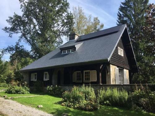 Large hunting lodge with enormous beautiful garden