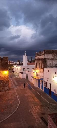 مقهى المدينة احبك, Asilah