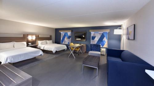 Queen Suite with Two Queen Beds