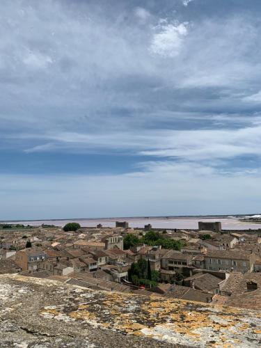 Cocon de charme centre médiéval (Cocon de charme centre medieval) in Ег-Морт