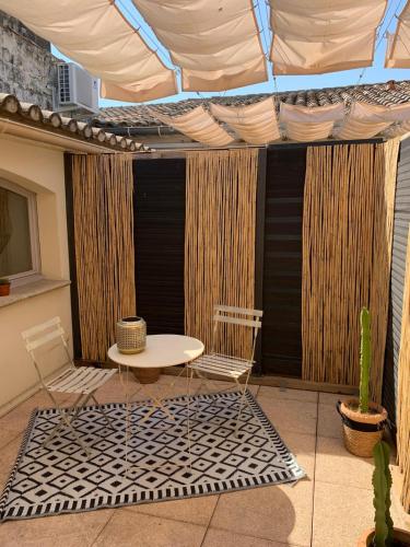 Cocon de charme centre médiéval (Cocon de charme centre medieval) in Ег-Морт