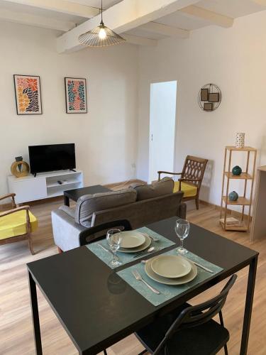 Cocon de charme centre médiéval (Cocon de charme centre medieval) in Ег-Морт