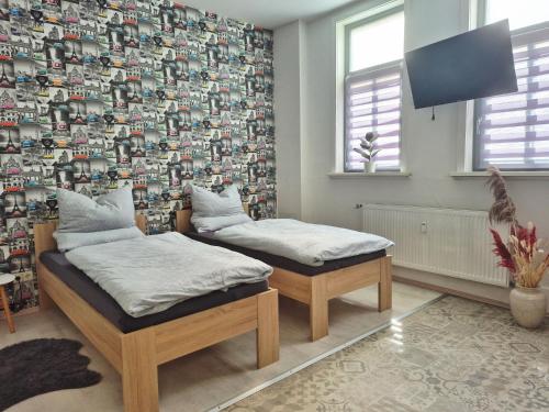 2 twin beds, 1 sofa bed