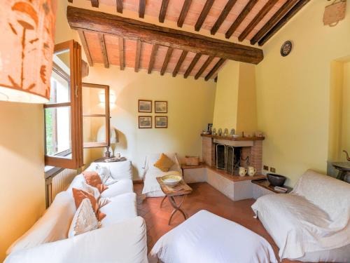 Scenic Stay in Restored Retreat in Monterchi