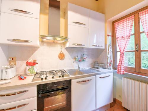 Konyha, Scenic Stay in Restored Retreat in Monterchi