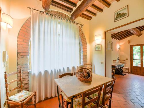 Létesítmények, Scenic Stay in Restored Retreat in Monterchi