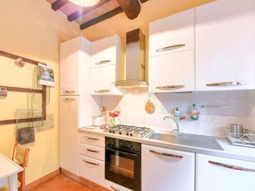 Konyha, Scenic Stay in Restored Retreat in Monterchi