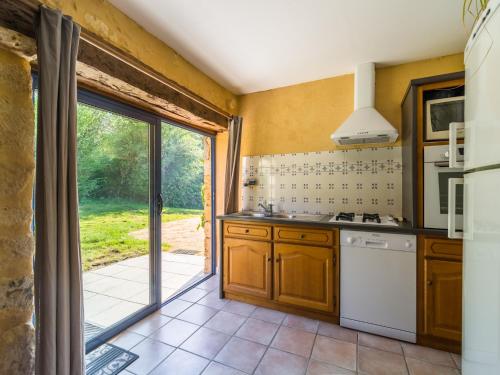 virtuve, Poolside Haven in Salles in Salles-de-Belves