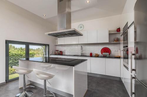 บริการและสิ่งอำนวยความสะดวก, Sesimbra Luxury Villa- Pool, garden, total privacy in โกโตเบีย