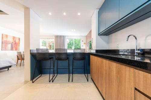 Kitchen, Casa Moderna em Condominio Fechado SA1652 in Morro das Pedras