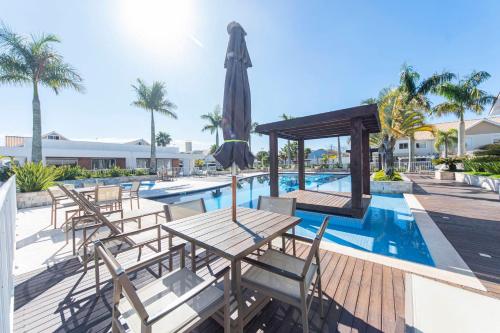 Swimming pool, Casa Moderna em Condominio Fechado SA1652 in Morro das Pedras