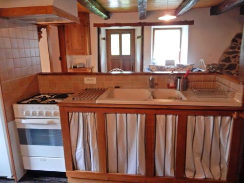 virtuve, Hideaway in Villeneuve-dAllier in Lavoute-Chilhac