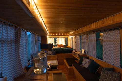 Autobuseek - Unique Stay in Karosa 735 in กาโลวานี