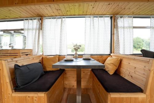 Autobuseek - Unique Stay in Karosa 735 in กาโลวานี